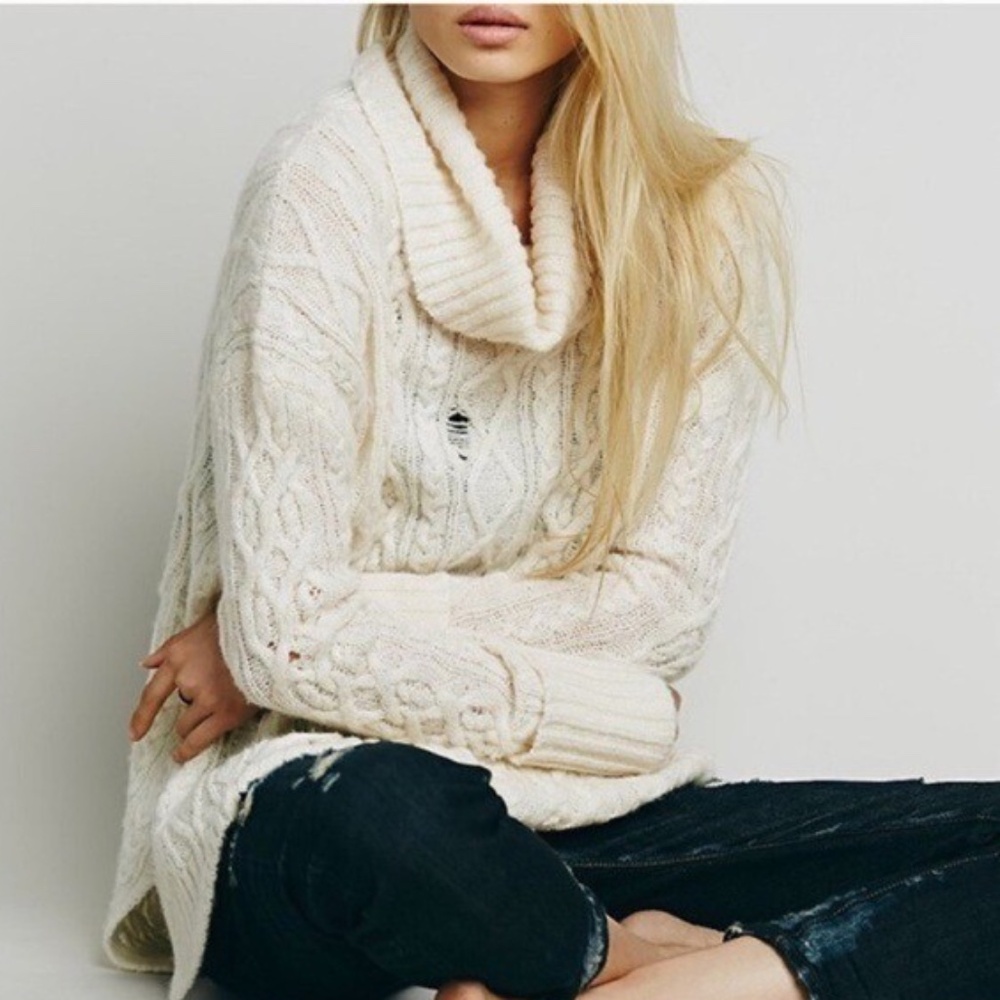 EUC. ✵☽Free People☾✵ Ivory Cream Complex Cable Knit Cowl Neck Soft Sweater | XS